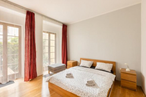 City Centre Garden Apartment with parking